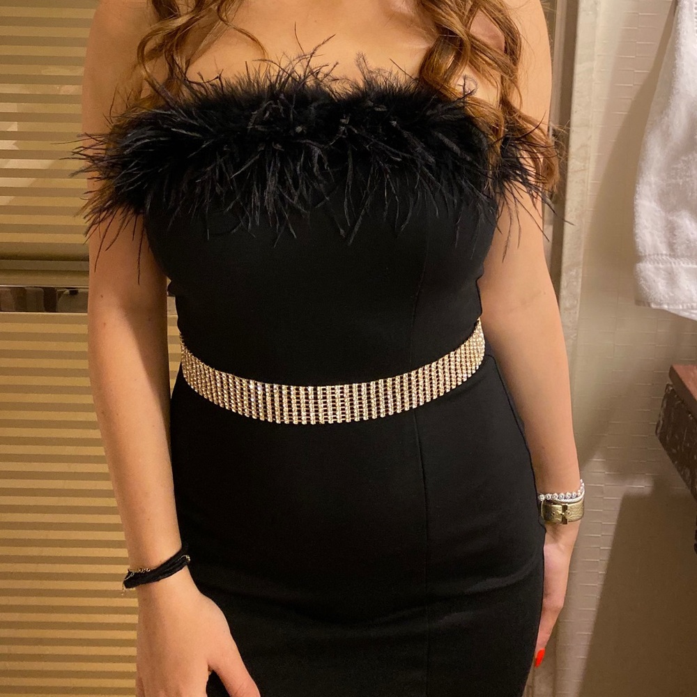 Black Off the Shoulder Gown 🖤